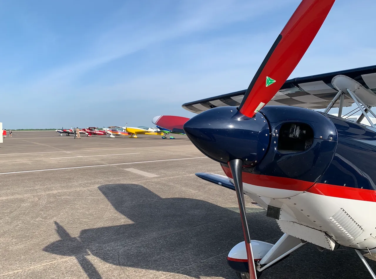 a plane sitting on the tarmac
